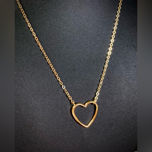 🎉Host Pick🎉 14k Gold Plated Dainty Heart Necklace - Picture 9 of 15